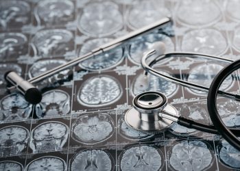 ¿Qué son las AVC y cómo se relacionan con los accidentes cerebrovasculares? – Oren Zarif